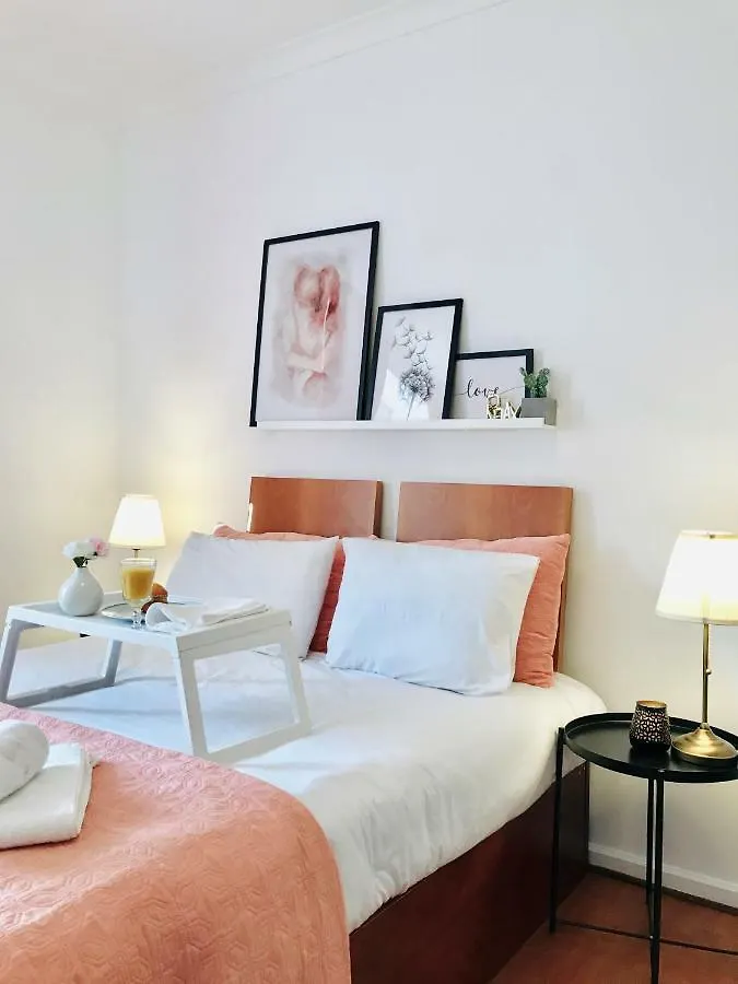 Charming Chiado 2Bedr W/Balcony And View Daire Lisboa