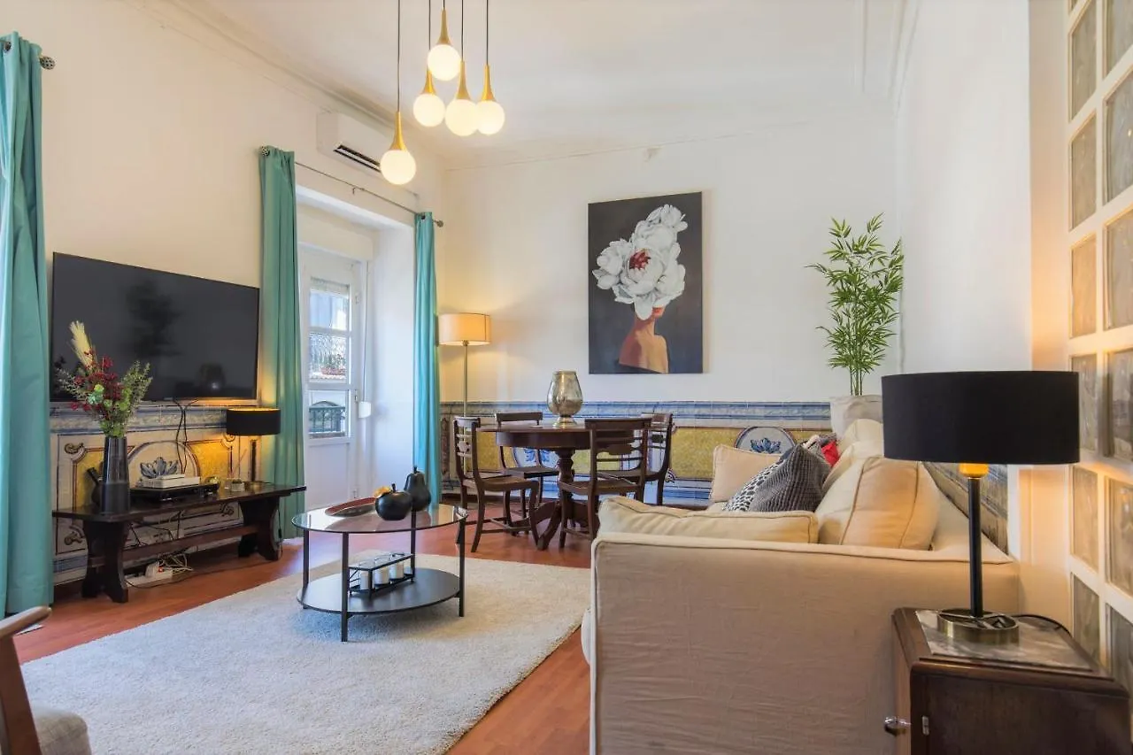 Charming Chiado 2Bedr W/Balcony And View Daire Lisboa